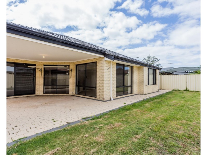 13 Southhaven Green, Success WA 6164