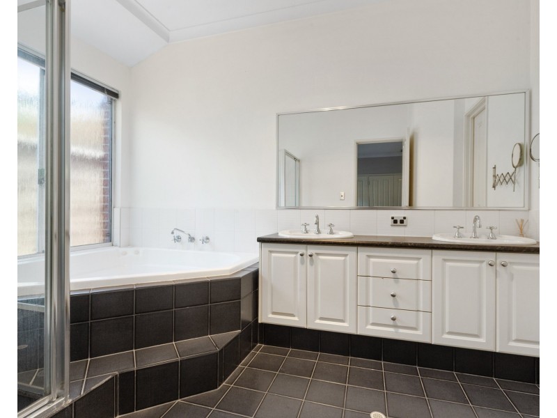 21 Chivalry Way, Atwell WA 6164