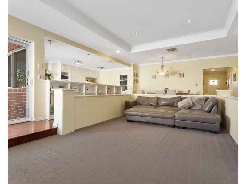 21 Chivalry Way, Atwell WA 6164