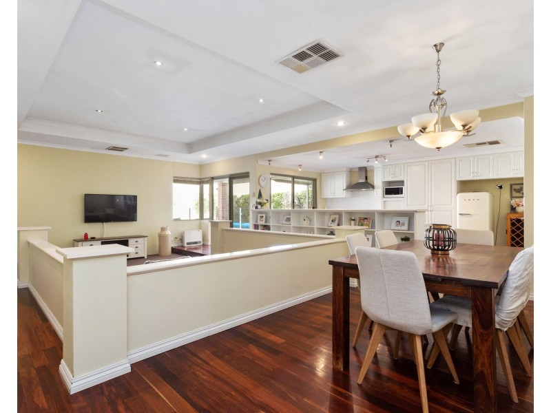 21 Chivalry Way, Atwell WA 6164