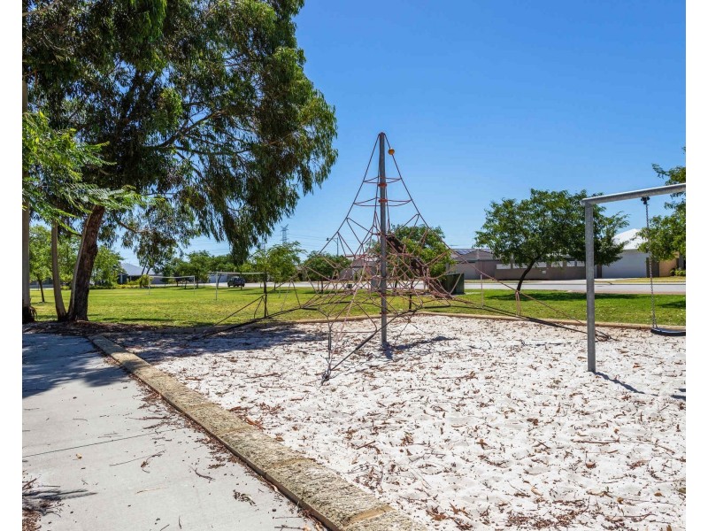 10 Humboldt, Aubin Grove WA 6164