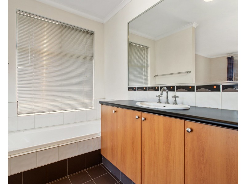 13 Southaven Green, Success WA 6164