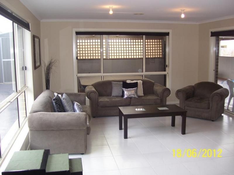 27 Glencoe Street, Kurunjang VIC 3337