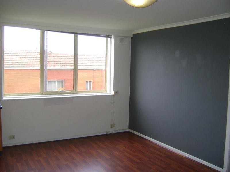 2/15 De Carle Street, Brunswick VIC 3056