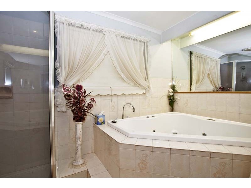 70 Bardwell Drive, Mickleham VIC 3064