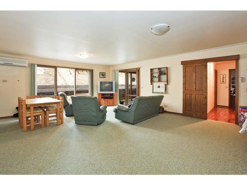 70 Bardwell Drive, Mickleham VIC 3064