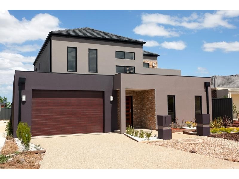 8 French Crescent, Caroline Springs VIC 3023