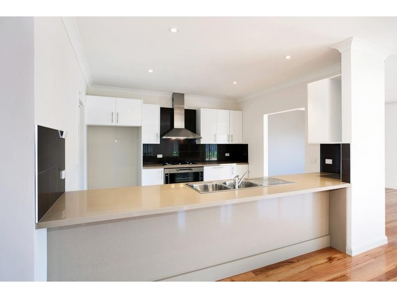 8 French Crescent, Caroline Springs VIC 3023