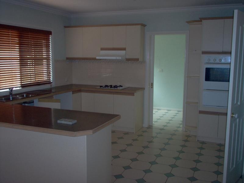 1/14 Broad Street, Greensborough VIC 3088