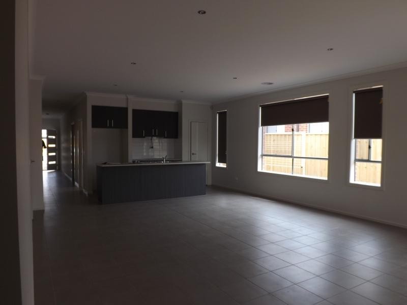 32 Dunraven Cres, Doreen VIC 3754