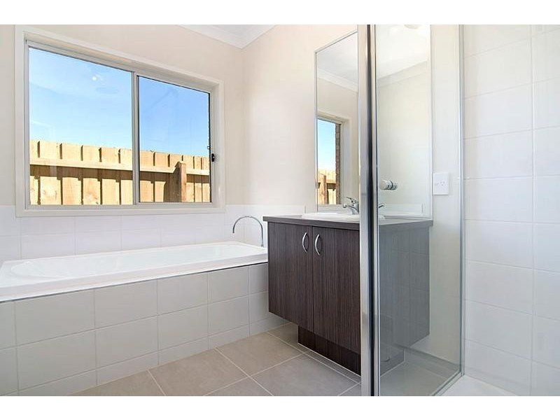 18 Tekin Terrace, Doreen VIC 3754