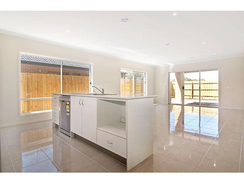 18 Tekin Terrace, Doreen VIC 3754