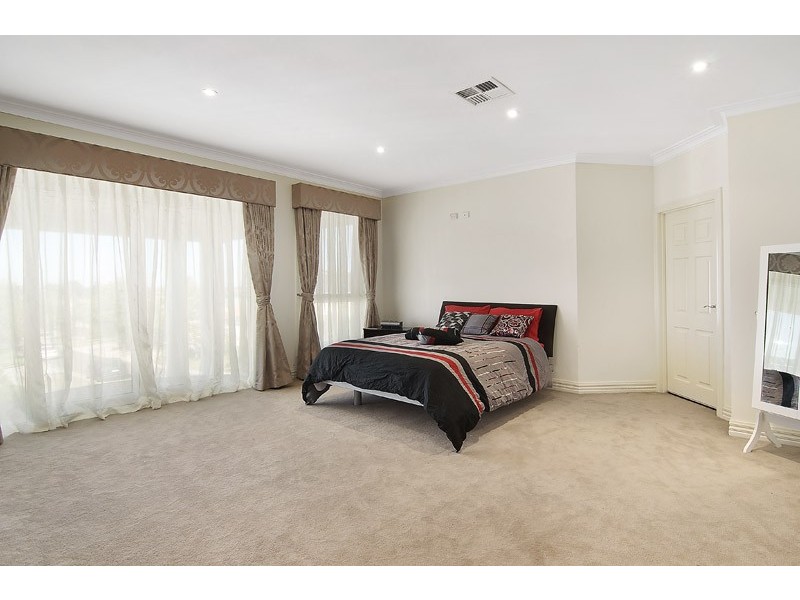 12 Wetherby Court, Hillside VIC 3037