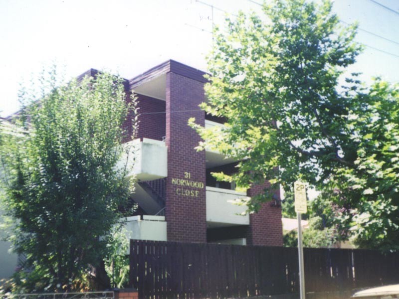 8/31 Norwood, Flemington VIC 3031