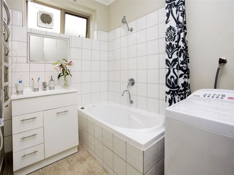 2/18 Murray Street, Brunswick West VIC 3055