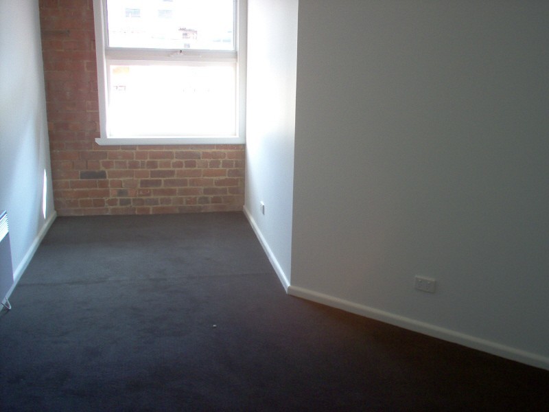 10/2 Pottery Court, Brunswick VIC 3056