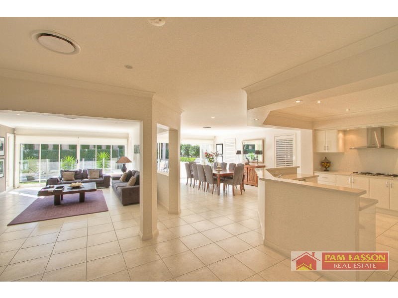 15 Alanas Ave, Oatlands NSW 2117