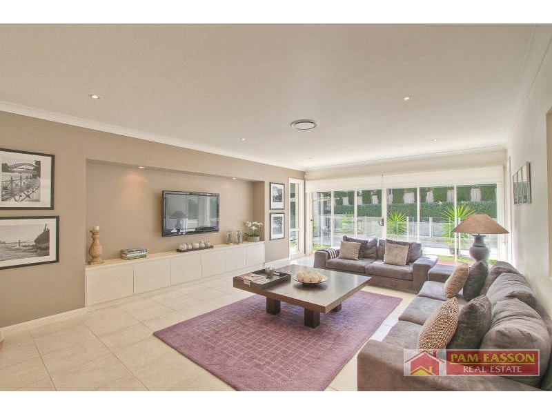 15 Alanas Ave, Oatlands NSW 2117