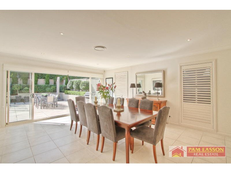 15 Alanas Ave, Oatlands NSW 2117