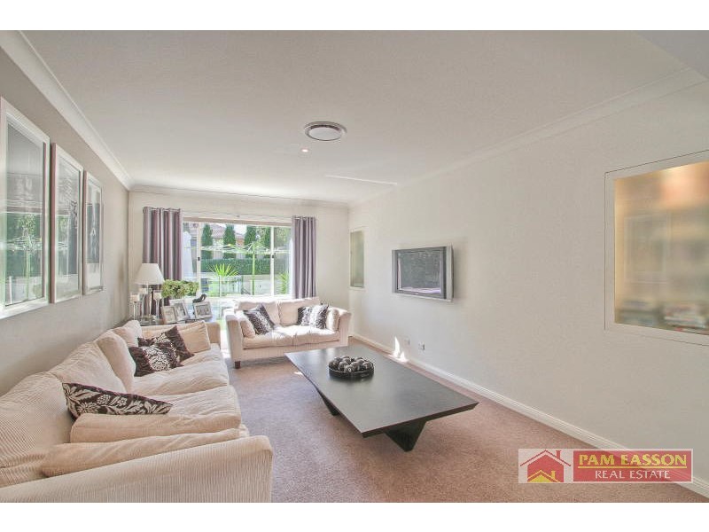 15 Alanas Ave, Oatlands NSW 2117