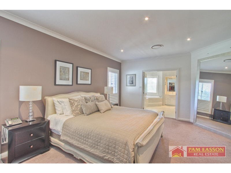 15 Alanas Ave, Oatlands NSW 2117