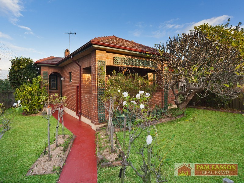 2 Raymond Avenue, Northmead NSW 2152