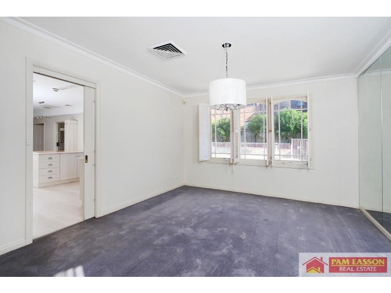29 Strathalbyn Drive, Oatlands NSW 2117