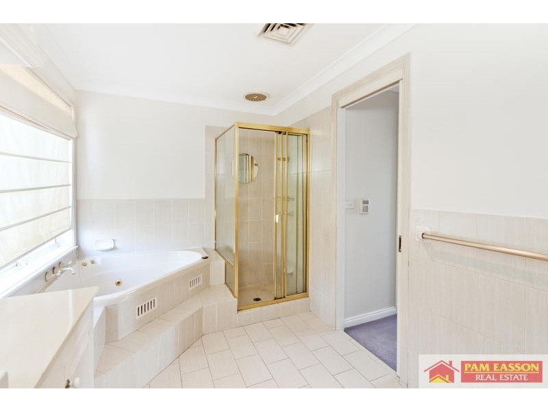 29 Strathalbyn Drive, Oatlands NSW 2117