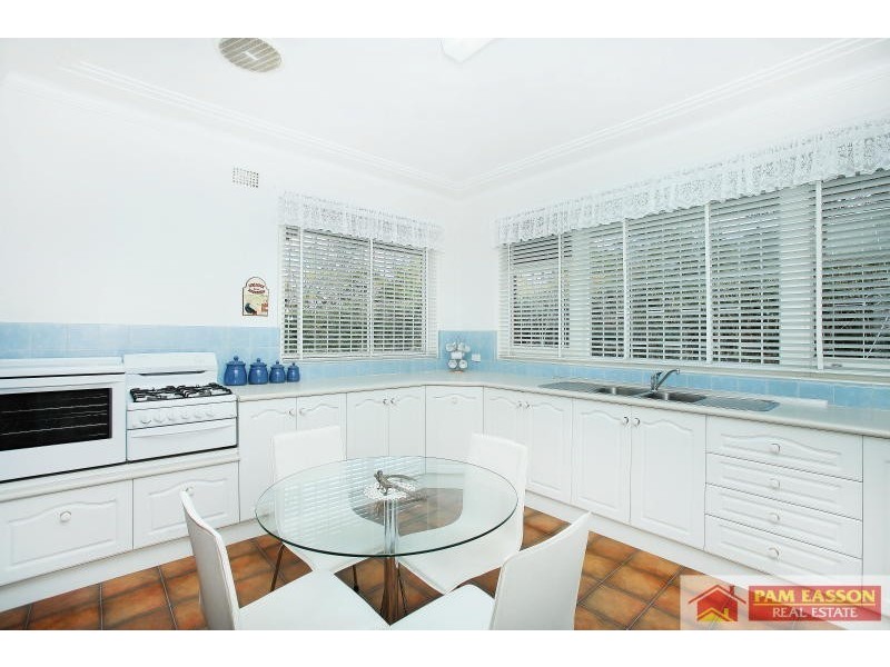 13 Gollan Ave, Oatlands NSW 2117