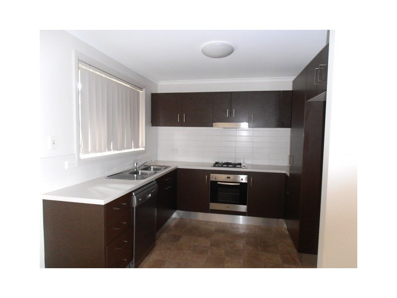 2/1 Weemala Close, Aberglasslyn NSW 2320