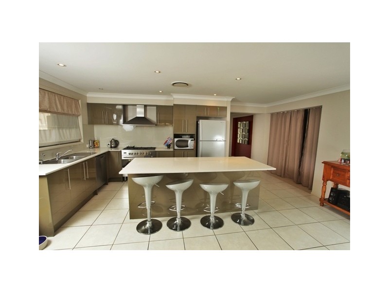 12 Drayton Cres, Thornton NSW 2322