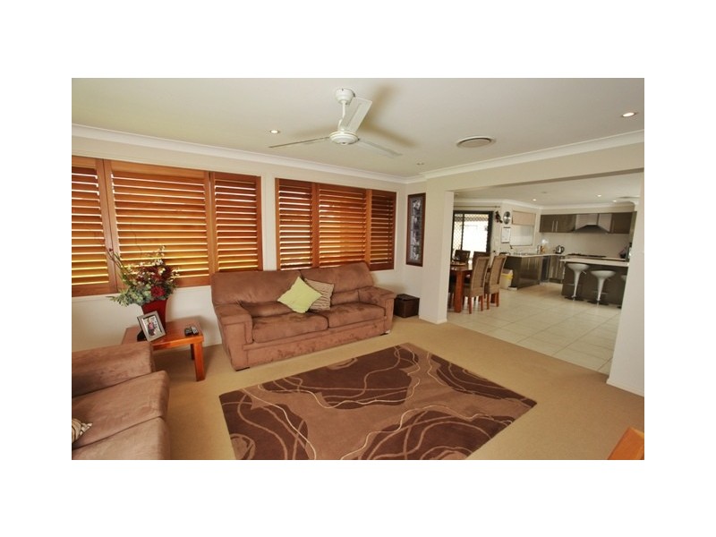 12 Drayton Cres, Thornton NSW 2322