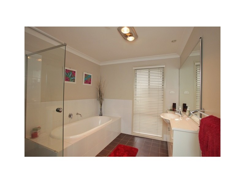 12 Drayton Cres, Thornton NSW 2322