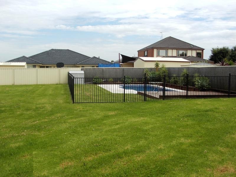 12 Drayton Cres, Thornton NSW 2322