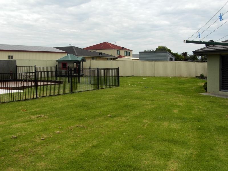 12 Drayton Cres, Thornton NSW 2322