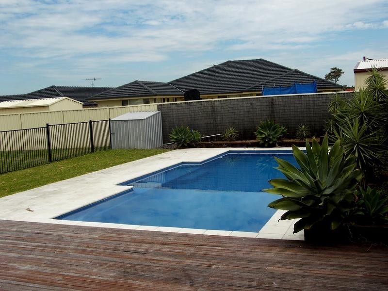 12 Drayton Cres, Thornton NSW 2322