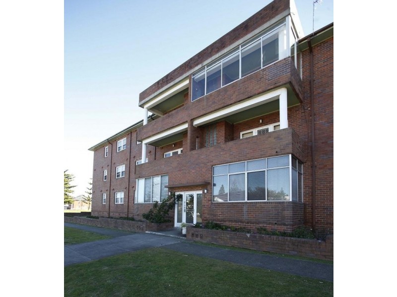 8/76 Parkway Avenue, Cooks Hill NSW 2300