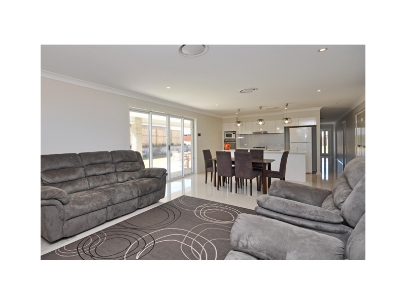 79 Mckeachie Drive, Aberglasslyn NSW 2320