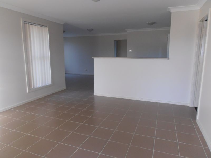 18 Niven Parade, Rutherford NSW 2320