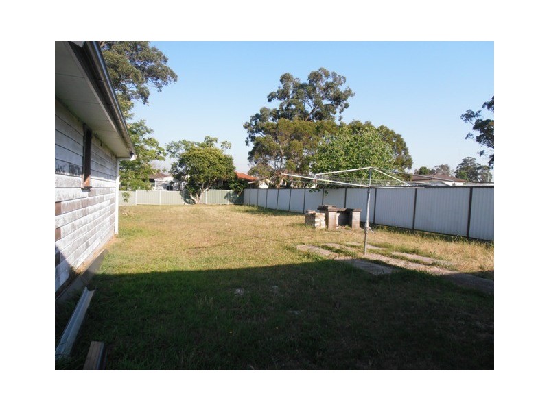 12 Lister Avenue, Beresfield NSW 2322