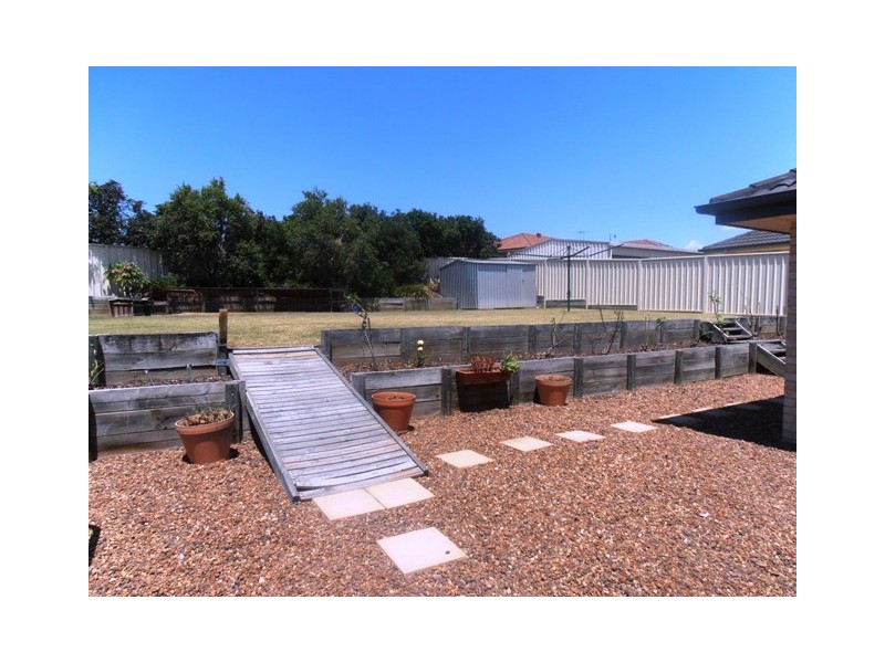 39 Canterbury Drive, Raworth NSW 2321