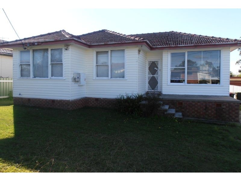 10 Burgess Parade, Tarro NSW 2322