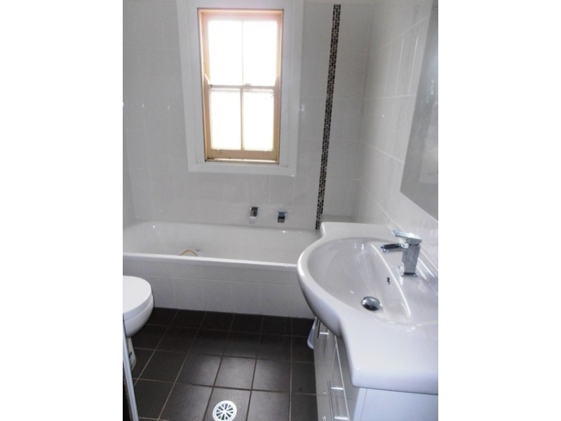 2 Central Ave, Tarro NSW 2322