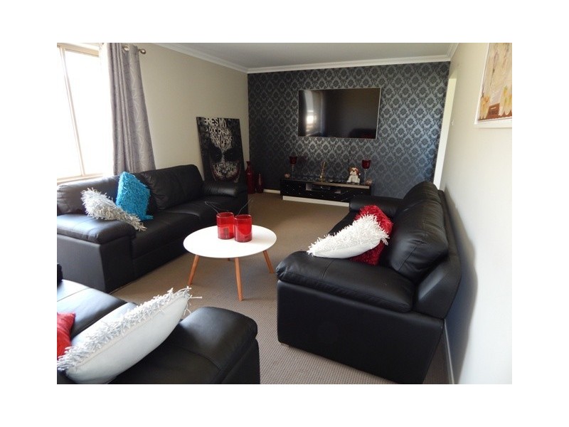 1 Fernleigh Avenue, Aberglasslyn NSW 2320