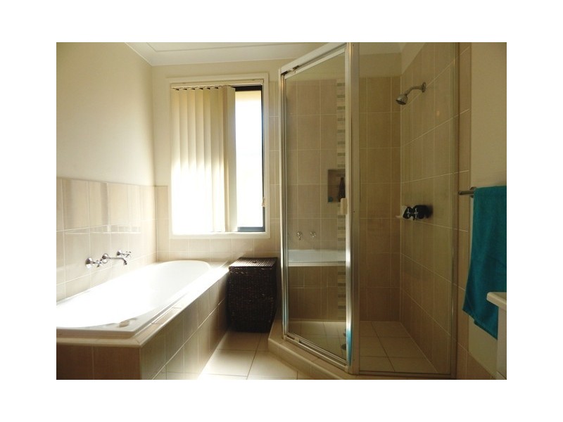 16a Glover Crescent, Metford NSW 2323