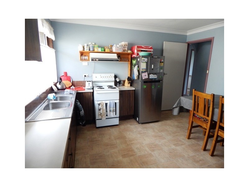 10 Sapphire Dr, Tarro NSW 2322