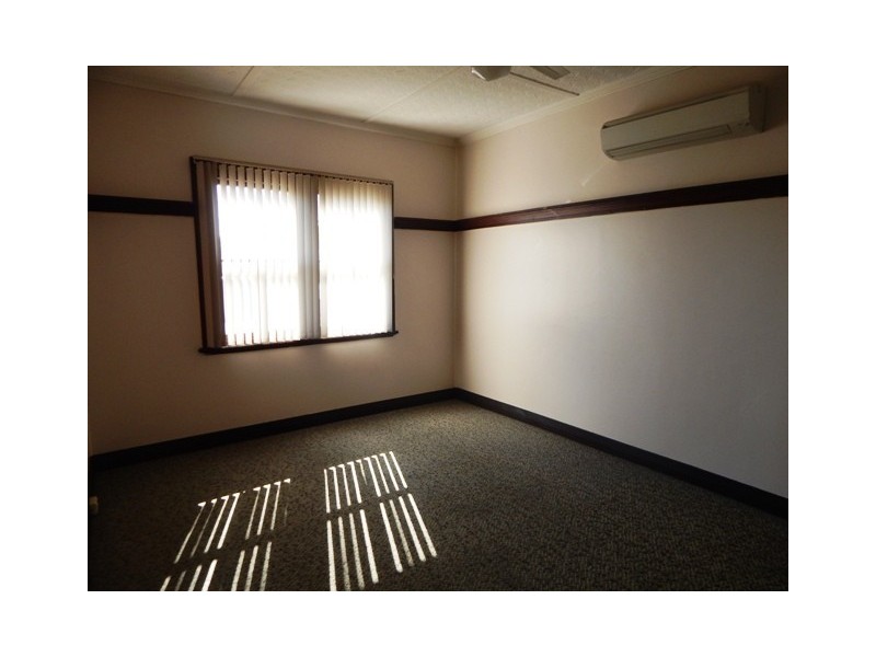 2 Central Ave, Tarro NSW 2322