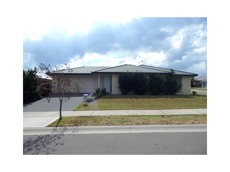 109 McKeachie Dr, Aberglasslyn NSW 2320