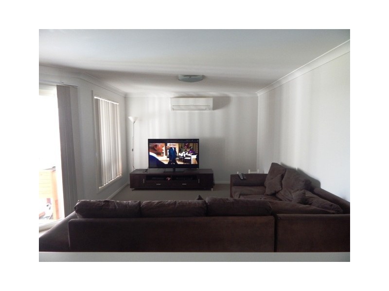 109 McKeachie Dr, Aberglasslyn NSW 2320