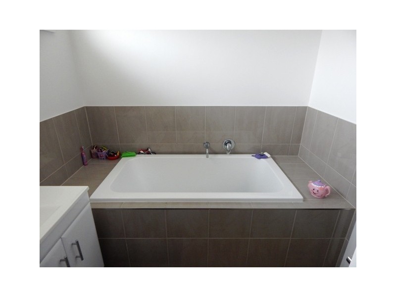 109 McKeachie Dr, Aberglasslyn NSW 2320